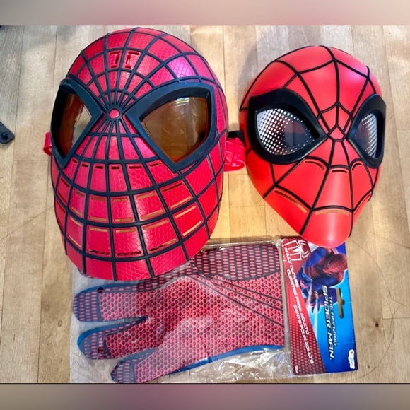 Marvel Spider-Man Toy Mask Costume Dress Up Light Up Talking Hasbro 2012 - Picture 1 of 1